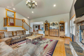 2 Mi to Downtown Home with Hot Tub in Estes Park!